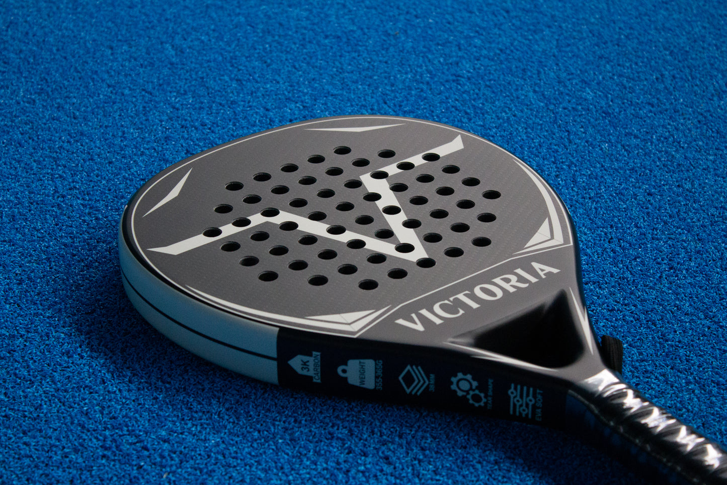 Victoria Padel Round Ronde racket 3k carbon zwart wit zijkant foto 1